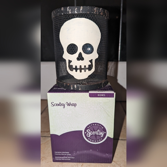 Scentsy "Bones" Warmer Wrap New in Box - Picture 2 of 4